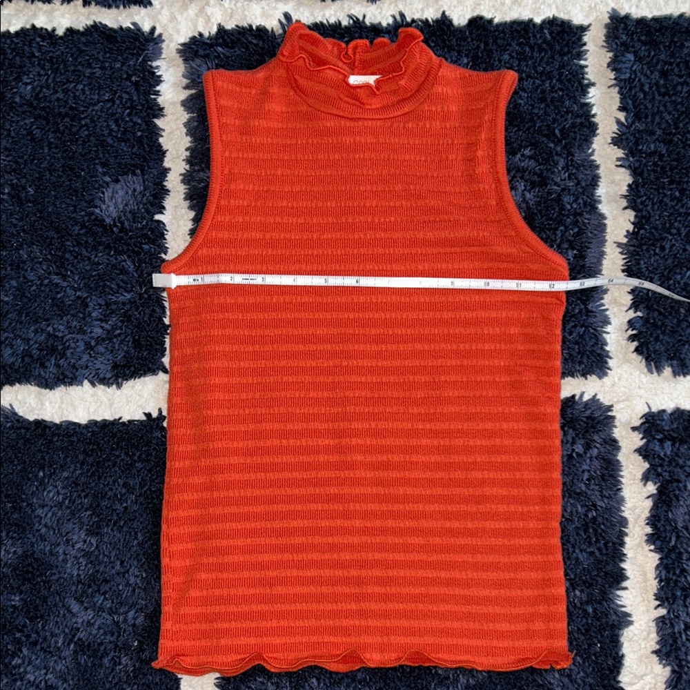 Red Sleeveless Ribbed Top - Picture 2 of 2